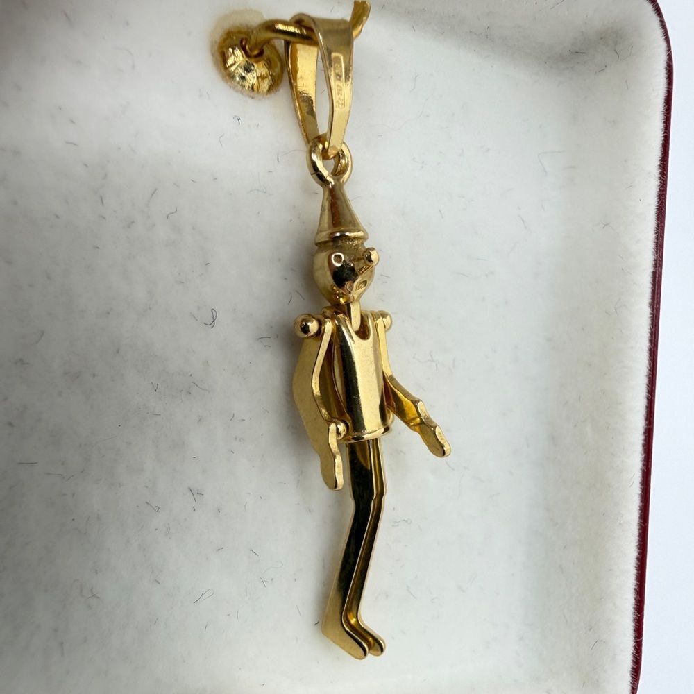 Vintage 18kt yellow gold moveable "Puppet" pendant!